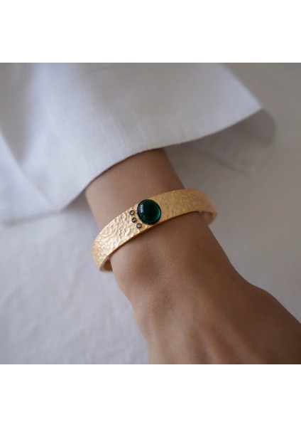 22 Ayar Yeşil Taşlı Otantik Dövme Altın Kelepçe