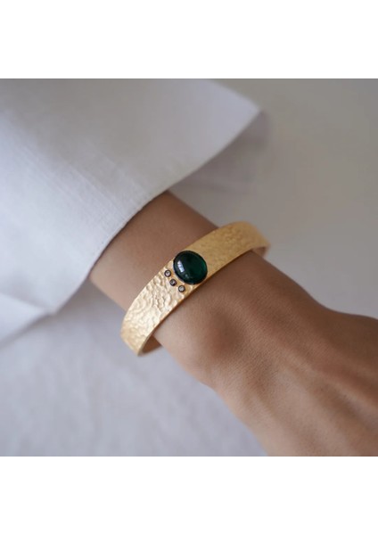 22 Ayar Yeşil Taşlı Otantik Dövme Altın Kelepçe fiyatları