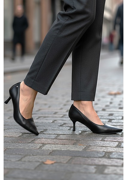 Zelia Esnek Yumuşak Kaymaz Taban (4 Cm) Siyah Cilt Kadın Topuklu Ayakkabı