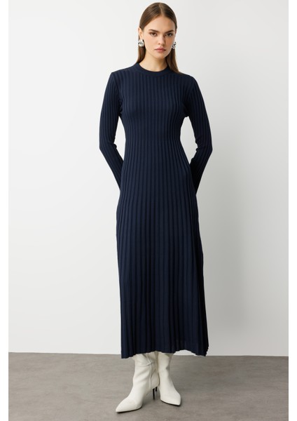Volanlı Etekli Yuvarlak Yaka Lacivert Kaşkorse Uzun Triko Elbise