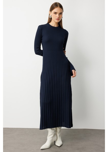 Volanlı Etekli Yuvarlak Yaka Lacivert Kaşkorse Uzun Triko Elbise modelleri