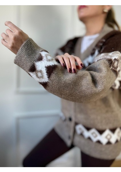 Vizon V Yaka Etnik Desen Hırka indirimleri