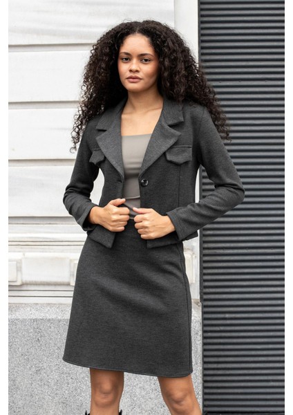 Kadın Kalın Esnek Kumaş Yakalı Cep Kapaklı Uzun Kol Kısa Blazer Ceket-Antrasit fırsatları