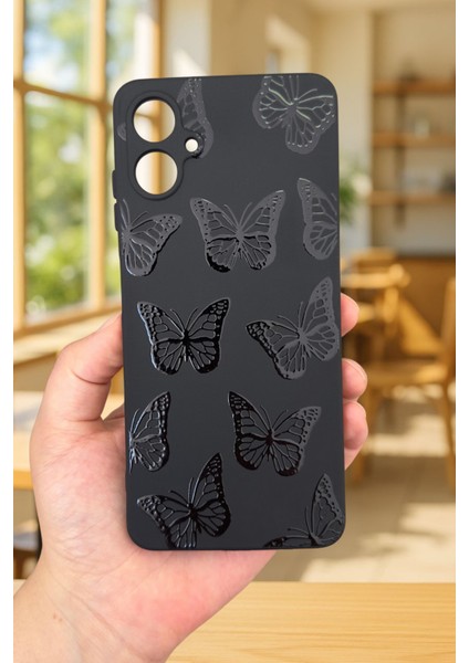 Samsung Galaxy A06 Uyumlu Siyah Kelebek Desenli Silikon Darbe Emici Klasik Korumalı Rubber Kılıf fiyatları