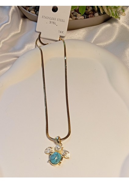 Arı Figürlü Firuze Taşlı Çelik Kolye