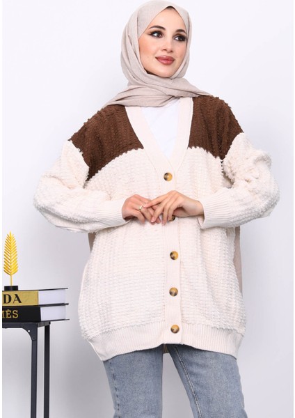 Krem V Yaka Düğmeli Triko Hırka