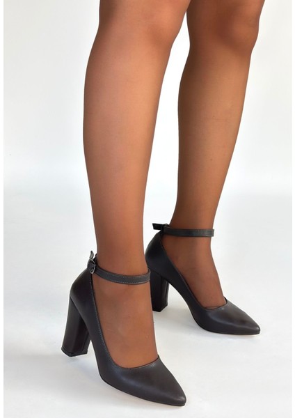 Sivri Burun Kemerli Topuklu Ayakkabı Kahverengi Topuk Boyu 8,5 cm