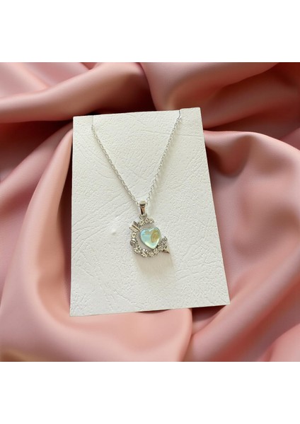 Şık Kadın Kolye – Günlük ve Özel Gün Kombinleri Için Mükemmel Aksesuar