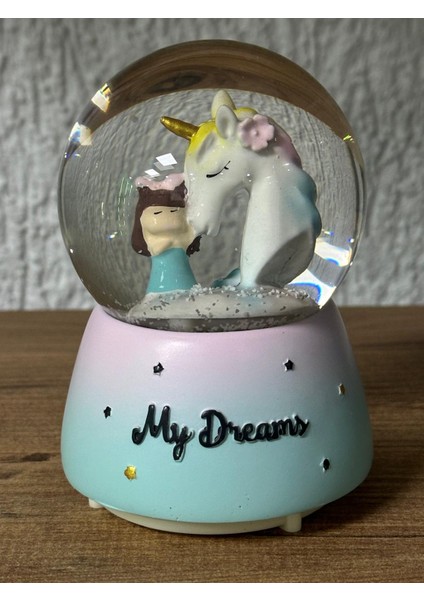 Küçük Kız ve Unicorn Temalı Işıklı Müzikli Kar Püskürtmeli Orta Boy Pilli Kar Küresi