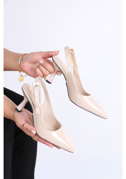 Sivri Burun Bej Rugan Topuklu Ayakkabı – Klasik ve Şık Tasarım