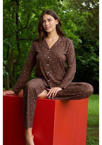Kadın Kalp Desenli Önü Düğmeli Acı Kahve Pijama Takımı - 5660