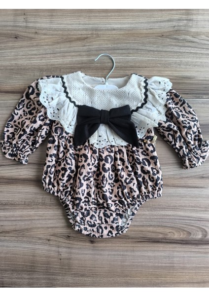 Laura Baby Leopar Desenli, Fırfırlı Yaka ve Fiyonklu Bebek Tulumu (Romper)