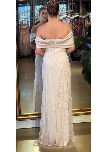 Pudra Renk Madonna Yaka Yırtmaçlı Düz Kesim Pullu Boncuklu Uzun Abiye Elbise 11029-05 indirimleri