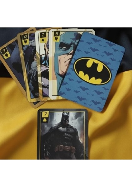 Koleksiyonluk Süper Kahraman Tarzı Poker Kartı – 54 Adet Dayanıklı ve Şık Oyun Kartı fiyatları