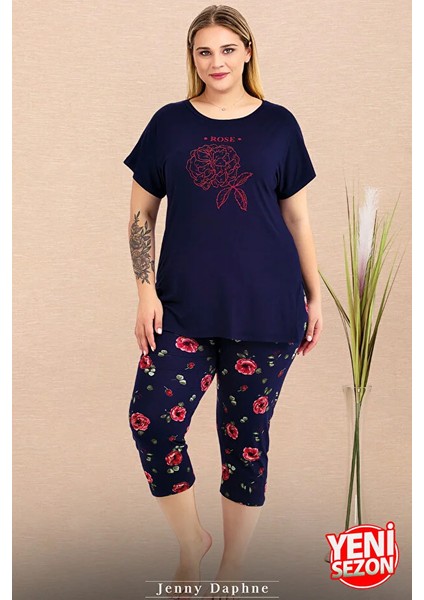 Lady Büyük Beden Çiçek Desenli Lacivert Bisiklet Yaka Kısa Kollu Kapri Pijama Takımı