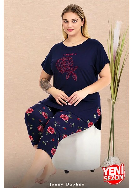 Lady Büyük Beden Çiçek Desenli Lacivert Bisiklet Yaka Kısa Kollu Kapri Pijama Takımı fiyatları