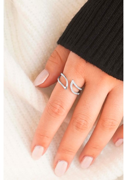 Işıltılı Parlak Taşlı Gümüş 2'li Vip Kadın Yüzük Seti fırsatları