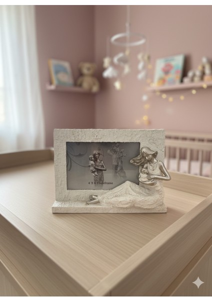 Anne ve Bebek Temalı Kabartmalı Dekoratif Fotoğraf Çerçevesi - Anılarınız Için Şık Bir Yuva fırsatları