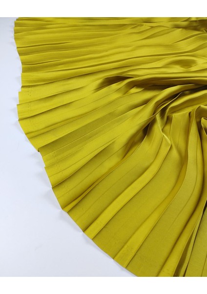 Yağ Yeşiline Dönük Renkte Pliseli Kumaş (En 150 cm x Boy 200 Cm)