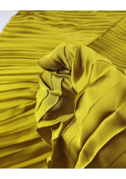 Yağ Yeşiline Dönük Renkte Pliseli Kumaş (En 150 cm x Boy 200 Cm) modelleri