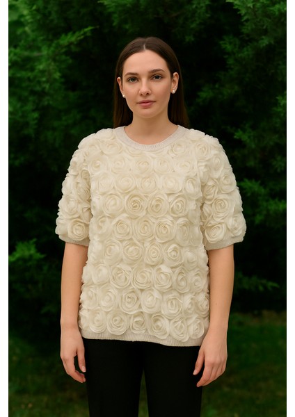Kadın Tül Kabartma Gül Desenli Krem Kazak|Kısa Kollu-Standart(40 Bedene Kadar Uyumlu)
