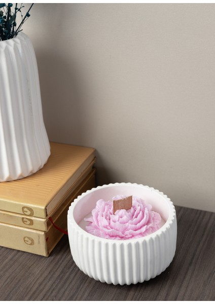 Premium El Yapımı Soya Mumu – Seramik Kasede Pembe Çiçek Tasarımlı, Hediye Mum modelleri