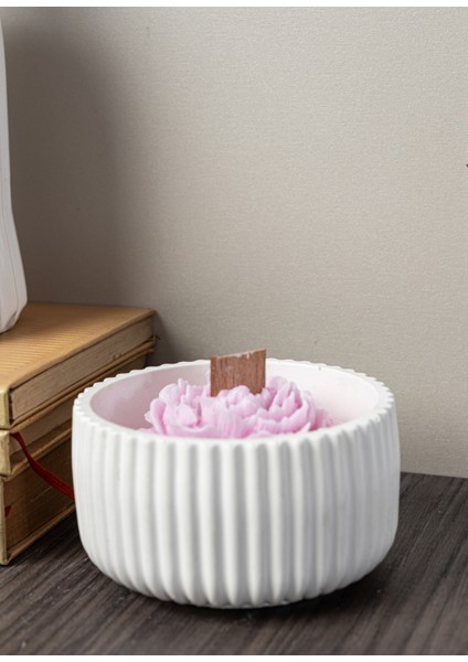 Premium El Yapımı Soya Mumu – Seramik Kasede Pembe Çiçek Tasarımlı, Hediye Mum fırsatları