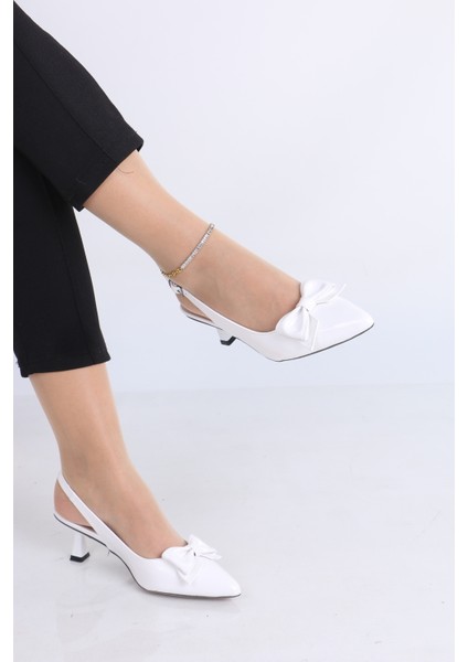 Sivri Burun Beyaz Topuklu Ayakkabı - Parlak Fiyonk Detaylı modelleri