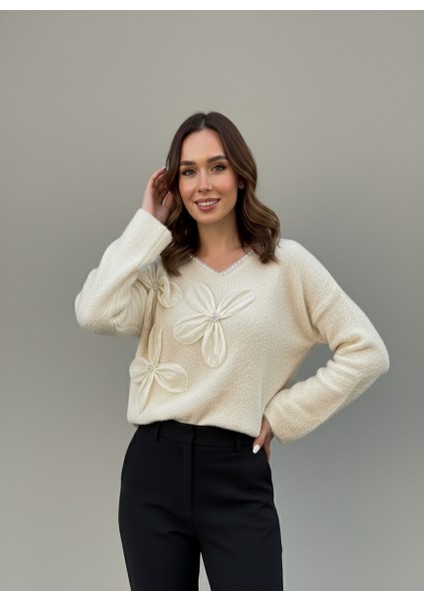 Kadın V Yaka Fiyonk Detaylı Angora Krem Kazak|İnci İşlemeli-Standart(44 Bedene Kadar Uyumlu)