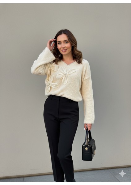 Kadın V Yaka Fiyonk Detaylı Angora Krem Kazak|İnci İşlemeli-Standart(44 Bedene Kadar Uyumlu) modelleri