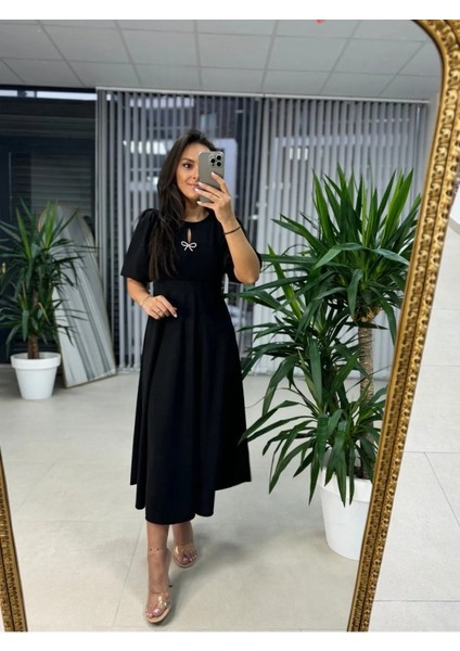 Kadın Kısa Kollu Bisiklet Yaka Fiyonk Broşlu Midi Janjan Krep Elbise