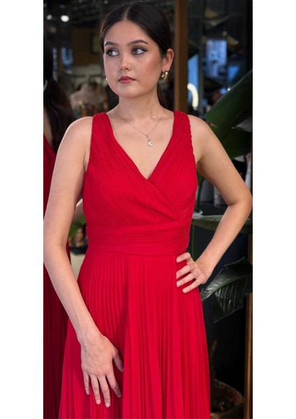 Kırmızı V Yaka Kalın Askı Kloş Etekli Şifon Uzun Abiye Elbise 11098-01 modelleri