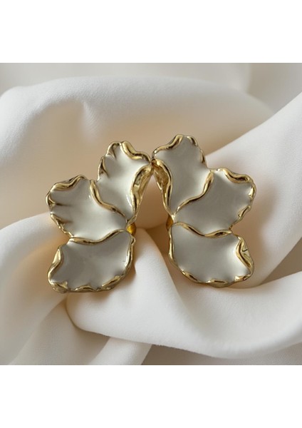 "şık Tasarımlı Kadın Küpe - Zirkon Taşlı, Hafif ve Modern"