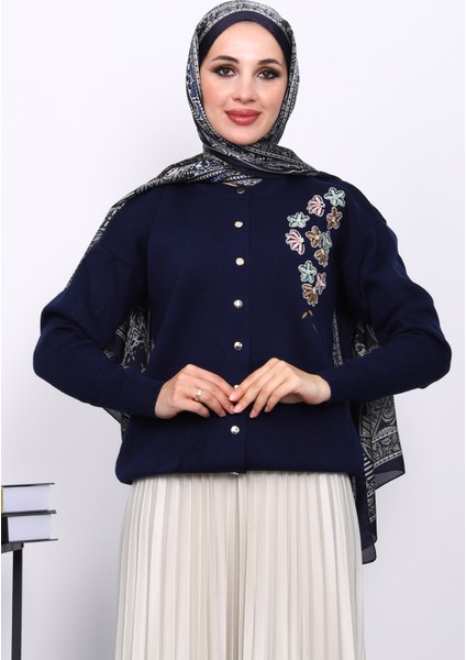 Lacivert Nakışlı Düğmeli Triko Hırka