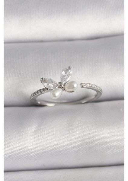 Kadın 5’li Gümüş Renk Takı Seti – Mineli Nazar Kolye, Yonca Kolye, Italyan Zincir Kolye, Kelebek Yüzük ve Çiçek Model Yüzük modelleri