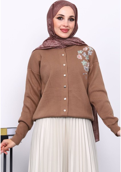 Vizon Nakışlı Düğmeli Triko Hırka
