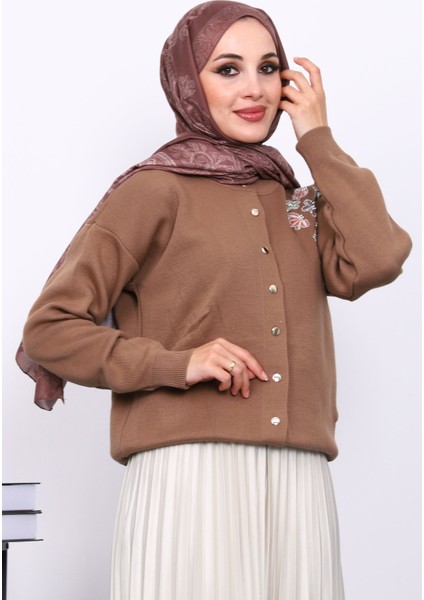 Vizon Nakışlı Düğmeli Triko Hırka modelleri