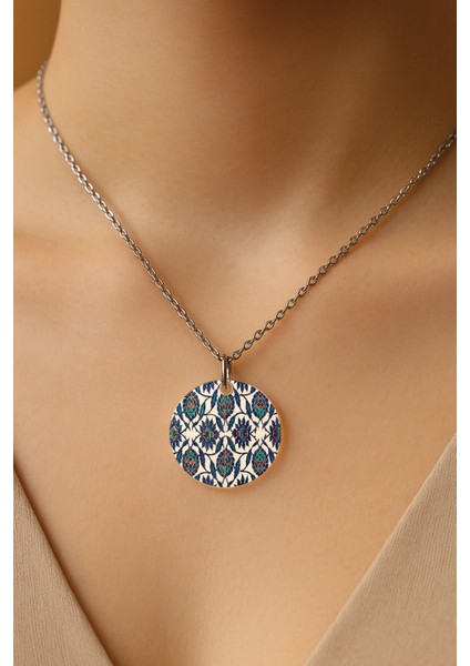 Şeffaf Sert Akrilik Kolye Ucu ve Üzeri Zincirli Desenli Kolye Osmanlı