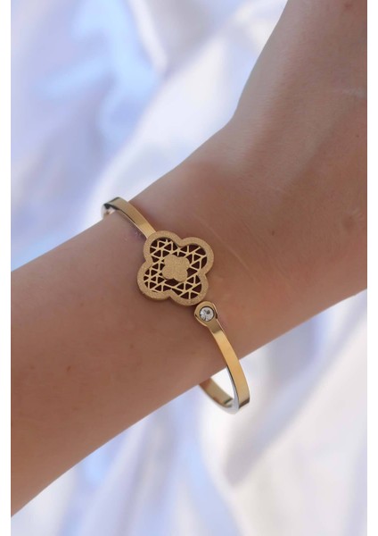 316L Çelik Altın Renk Zirkon Taşlı Simli Yonca Kelepçe fiyatları