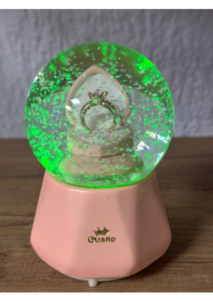 Yüzük Temalı Işıklı Müzikli Kar Püskürtmeli Orta Boy Pilli Kar Küresi modelleri