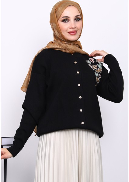 Siyah Nakışlı Düğmeli Triko Hırka modelleri