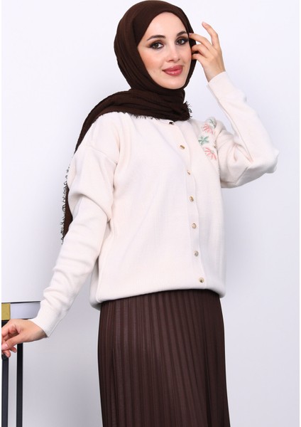 Krem Nakışlı Düğmeli Triko Hırka modelleri