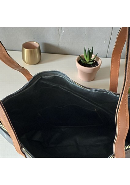 Şerit Detaylı Büyük Boy Geniş Hacimli Cep Detaylı Kadın Omuz Çantası modelleri