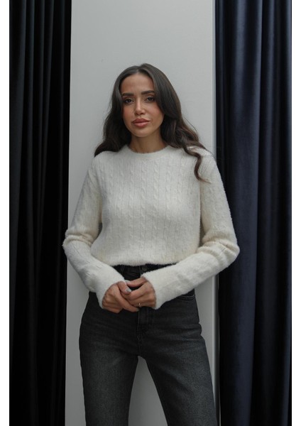 Krem Yumoş Saç Örgü Detaylı Kazak fiyatları