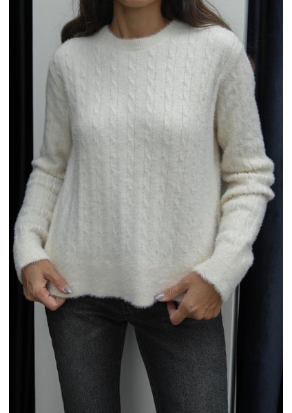 Krem Yumoş Saç Örgü Detaylı Kazak modelleri