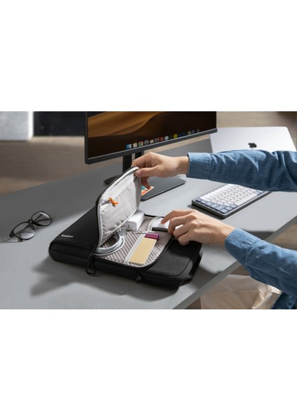 Defenderace Serisi 13'' Siyah Notebook Omuz Çantası - A03C2D1