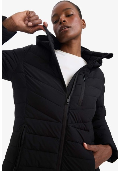 Su İtici Regular Fit Kapüşonlu Şişme Parka Mont C6035AX25WN indirimleri