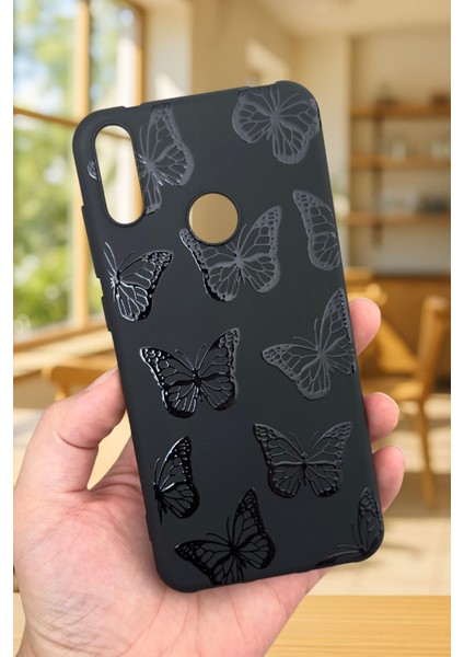 Huawei Y7 2019 Uyumlu Siyah Kelebek Desenli Silikon Darbe Emici Klasik Korumalı Rubber Kılıf