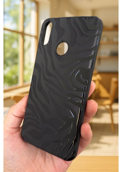 Huawei Y7 2019 Uyumlu Zebra Desenli Silikon Darbe Emici Klasik Korumalı Rubber Kılıf fırsatları