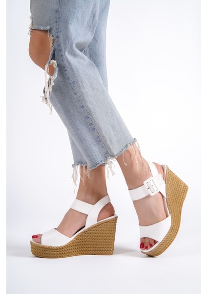 Perla Tokalı Lastikli Dolgu Topuklu Ortopedik Taban Hasır Görünümlü Kadın Sandalet Ckt - Beyaz fiyatları